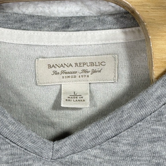 Banana Republic Shirt Mens L Gray Long Sleeve V Neck Sweatshirt Classic Soft - Picture 3 of 7